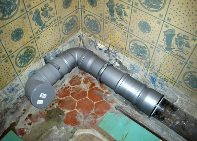 Прокладка труб канализации в квартире своими руками
