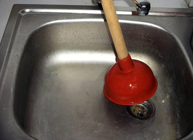 Как прочистить канализационную трубу в домашних условиях от засора