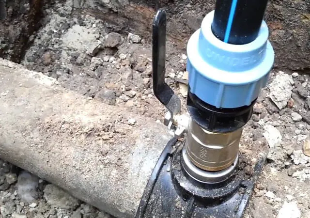 Врезка в трубу водопровода: как врезать тройник в трубопровод под .